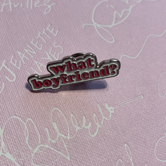 🎉 New What Boyfriend? Badge Pin - Picture 2 of 4